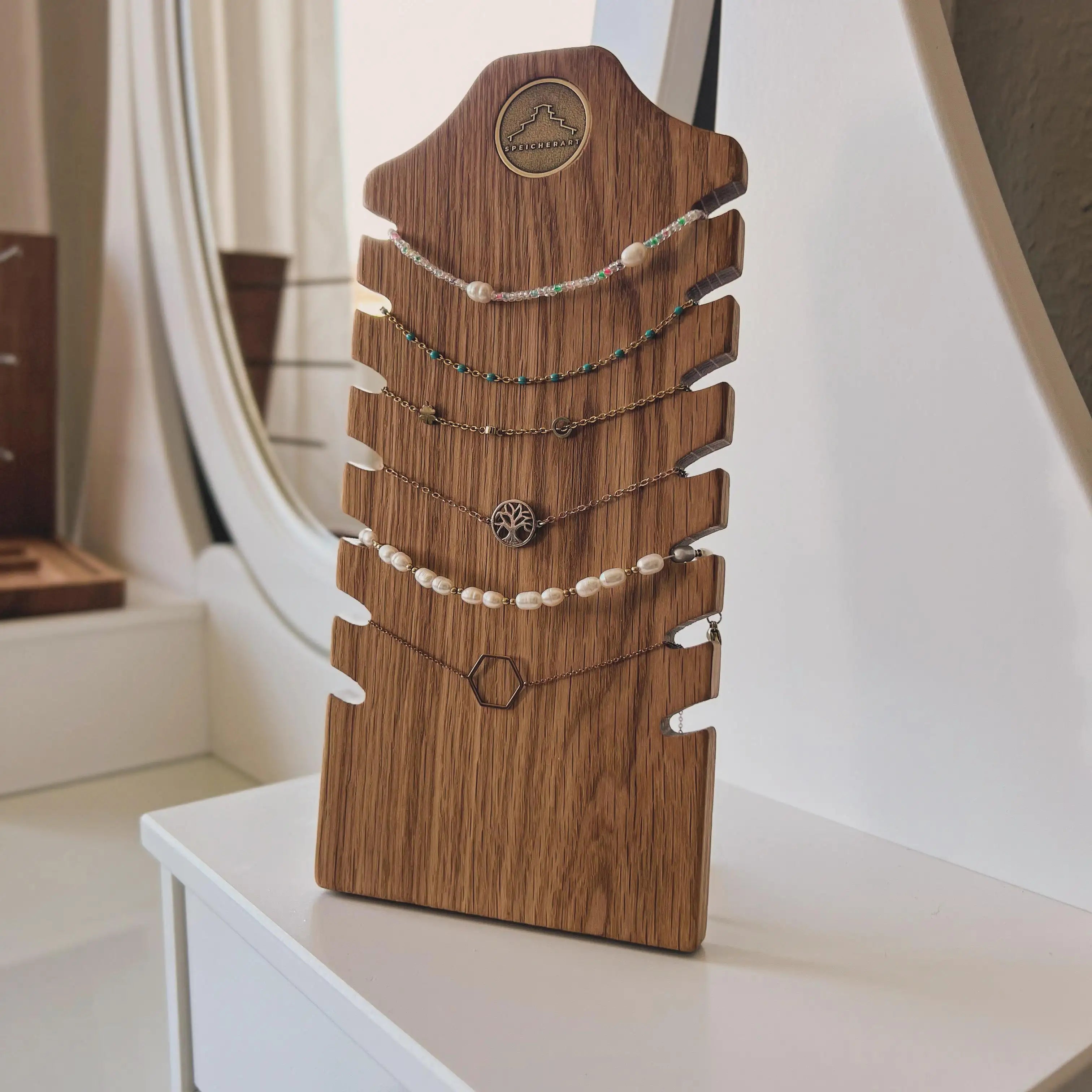 Armbandhalter aus Massivholz