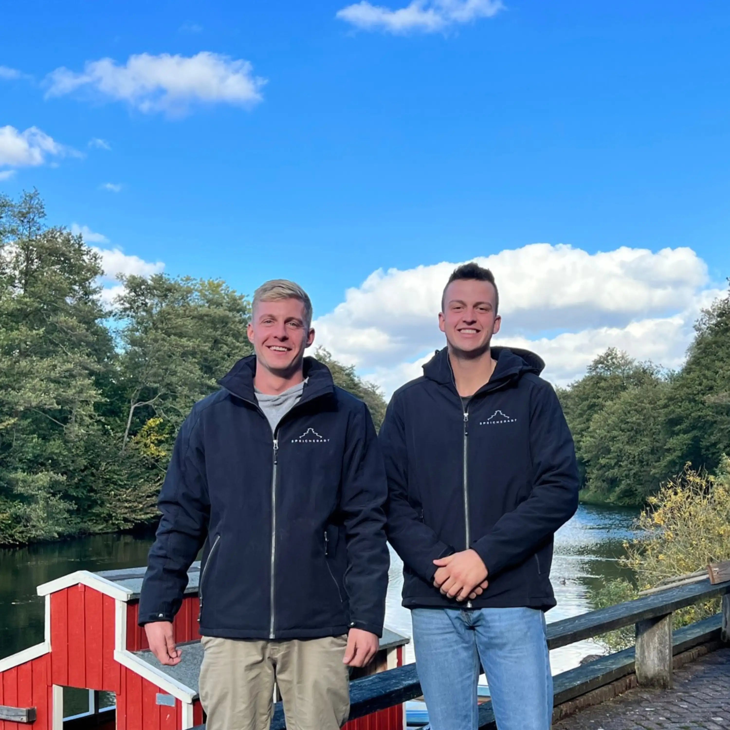 Teambild Knud und Fynn vor der Eider