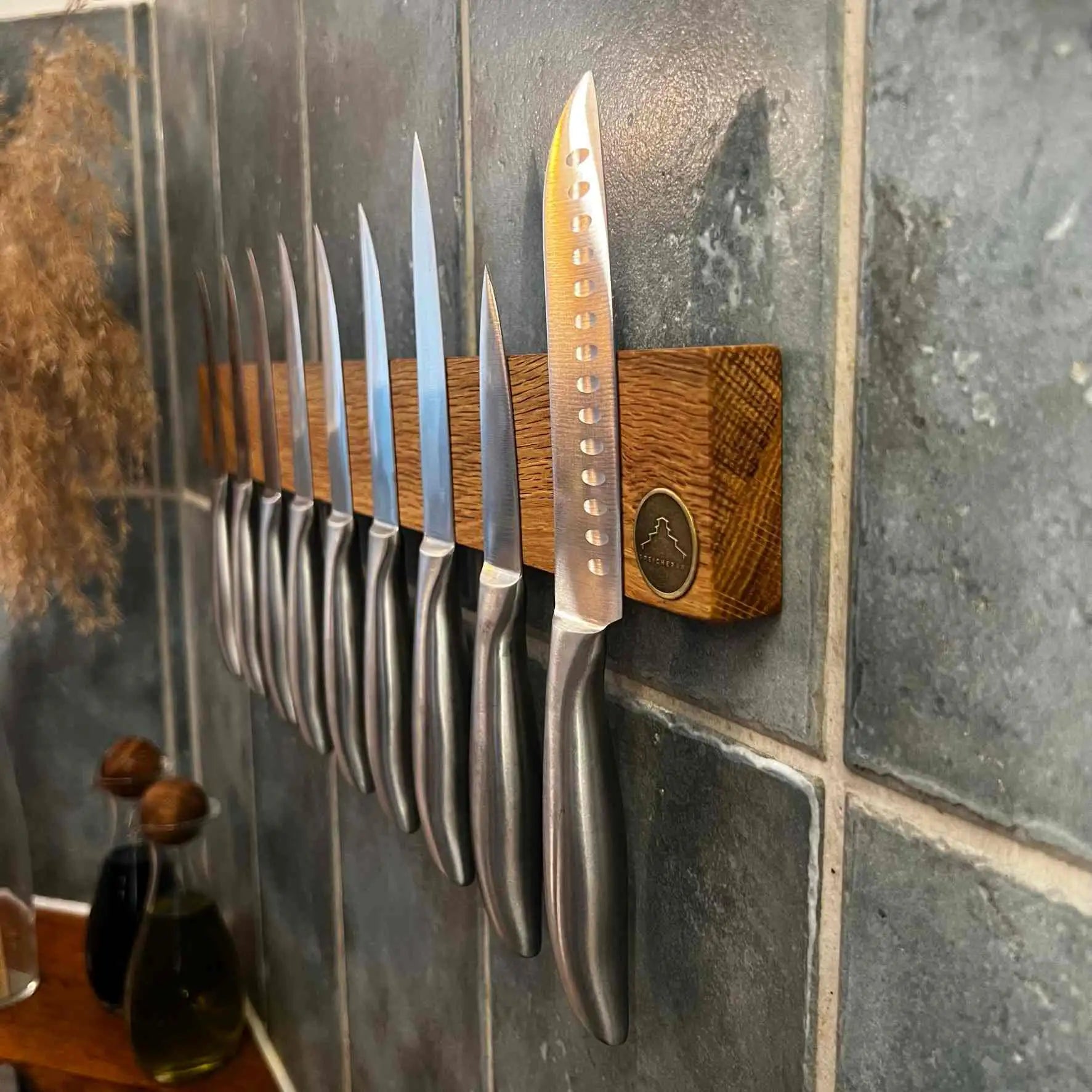 Stilvolle Aufbewahrung: Oskar, die magnetische Messerleiste für deine Küche.