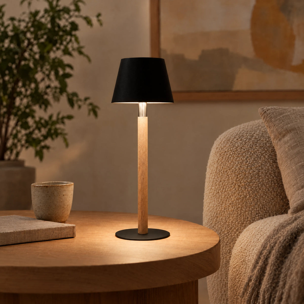 Nala rechargeable table lamp in oak with black steel base and black shade #Holzart_Variante