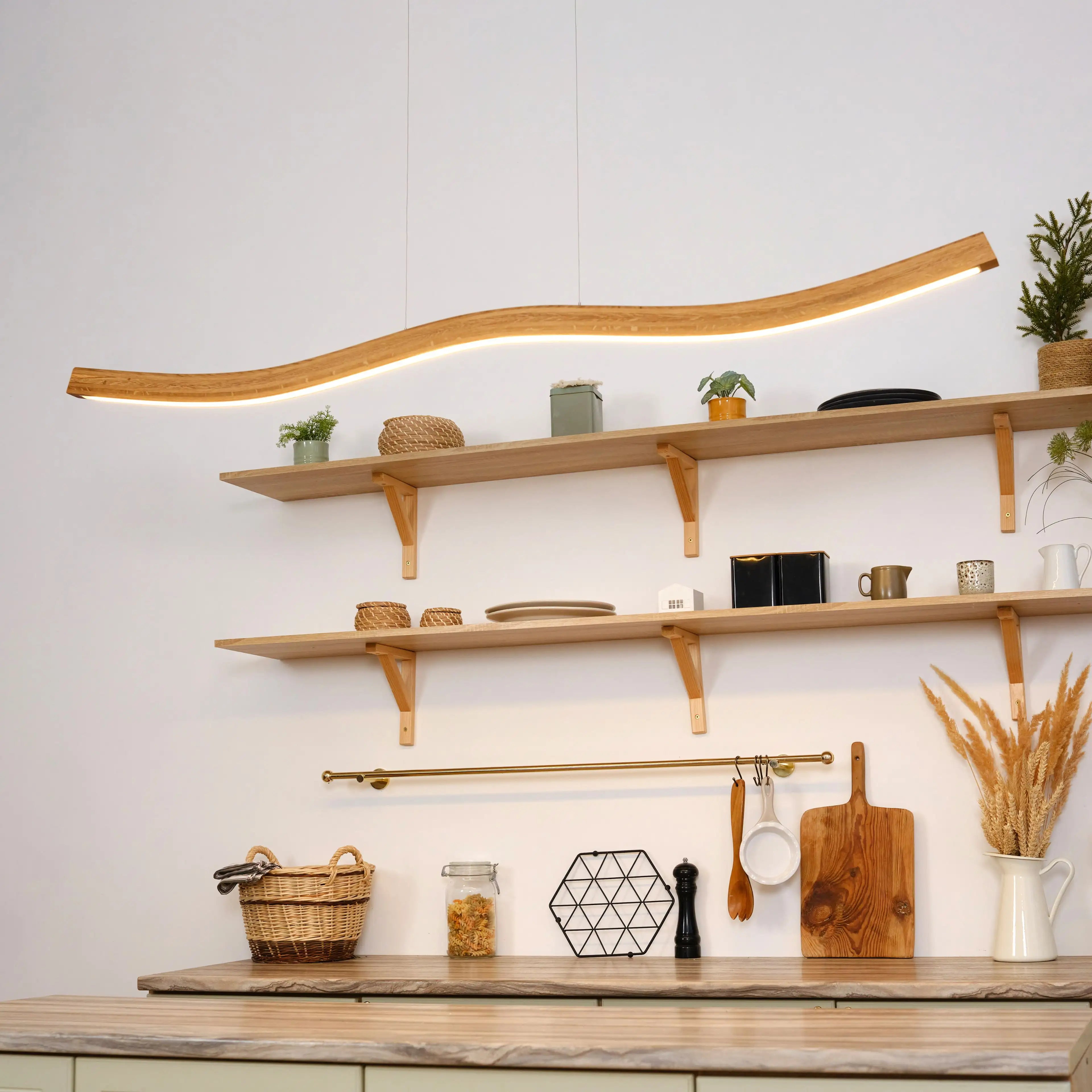 Schwebender Look! Hängeleuchte aus massivem Holz mit fast unsichtbarer Aufhängung