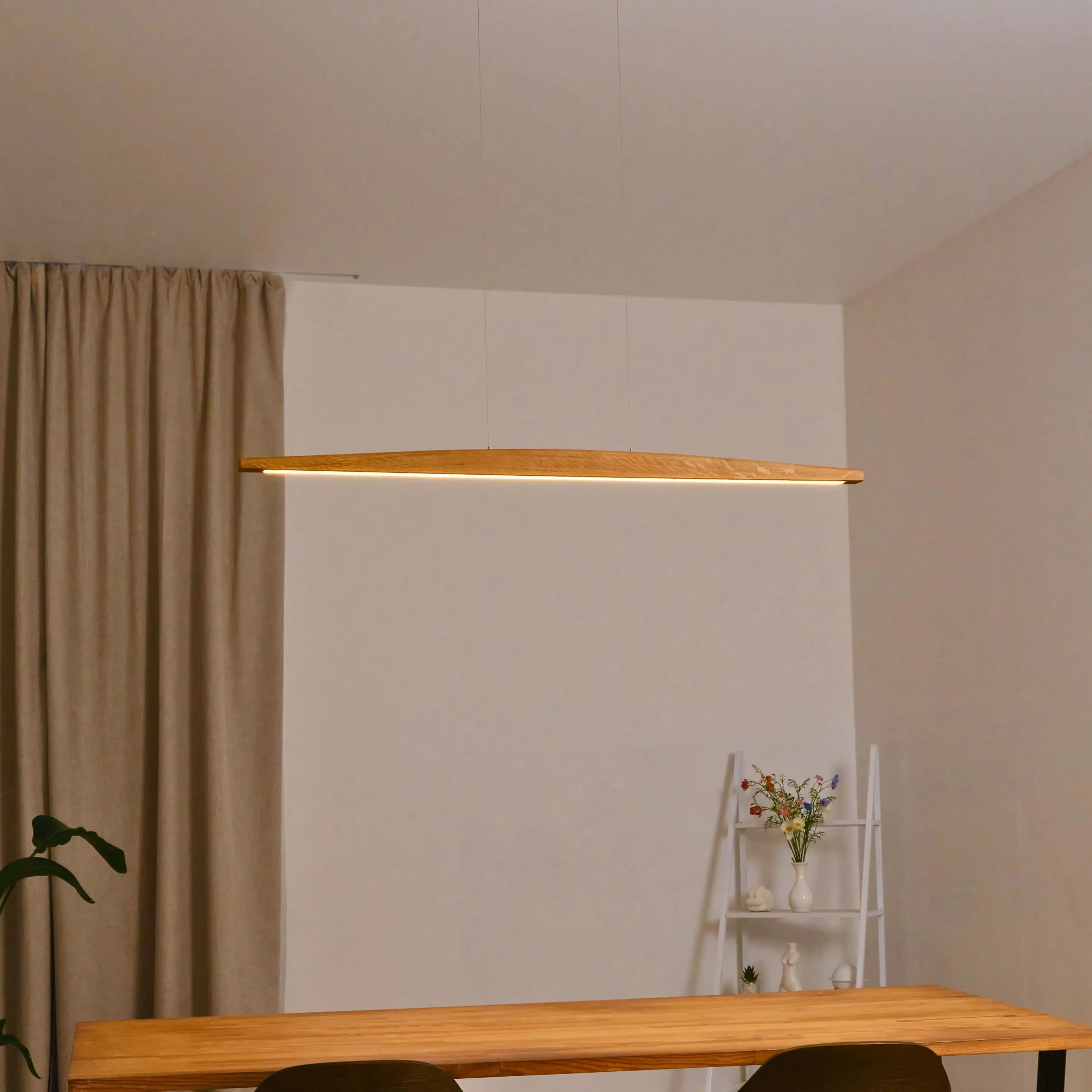 Stilvolle LED-Holzpendelleuchte, dimmbar & per App steuerbar