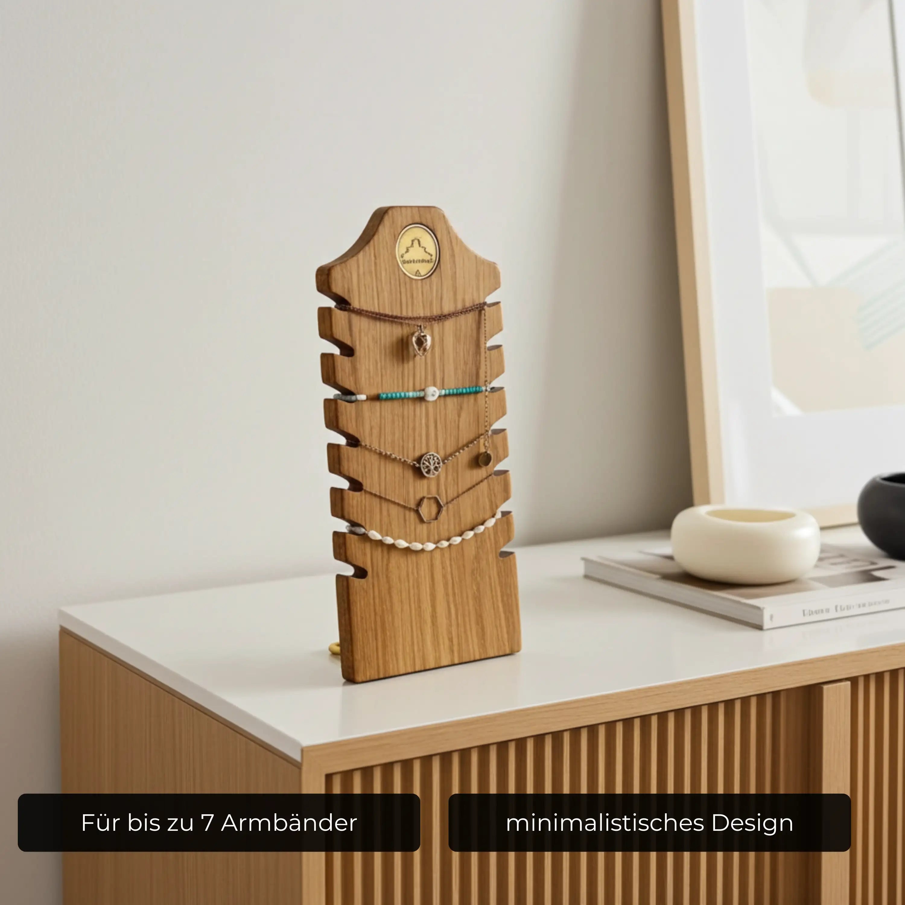 Handgefertigter Armbandhalter– Alea aus edlem Eichen-Massivholz