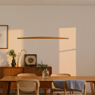Moderne Pendelleuchte aus massivem Nussbaumholz – dimmbar, Smart-Home-ready und liebevoll handgefertigt