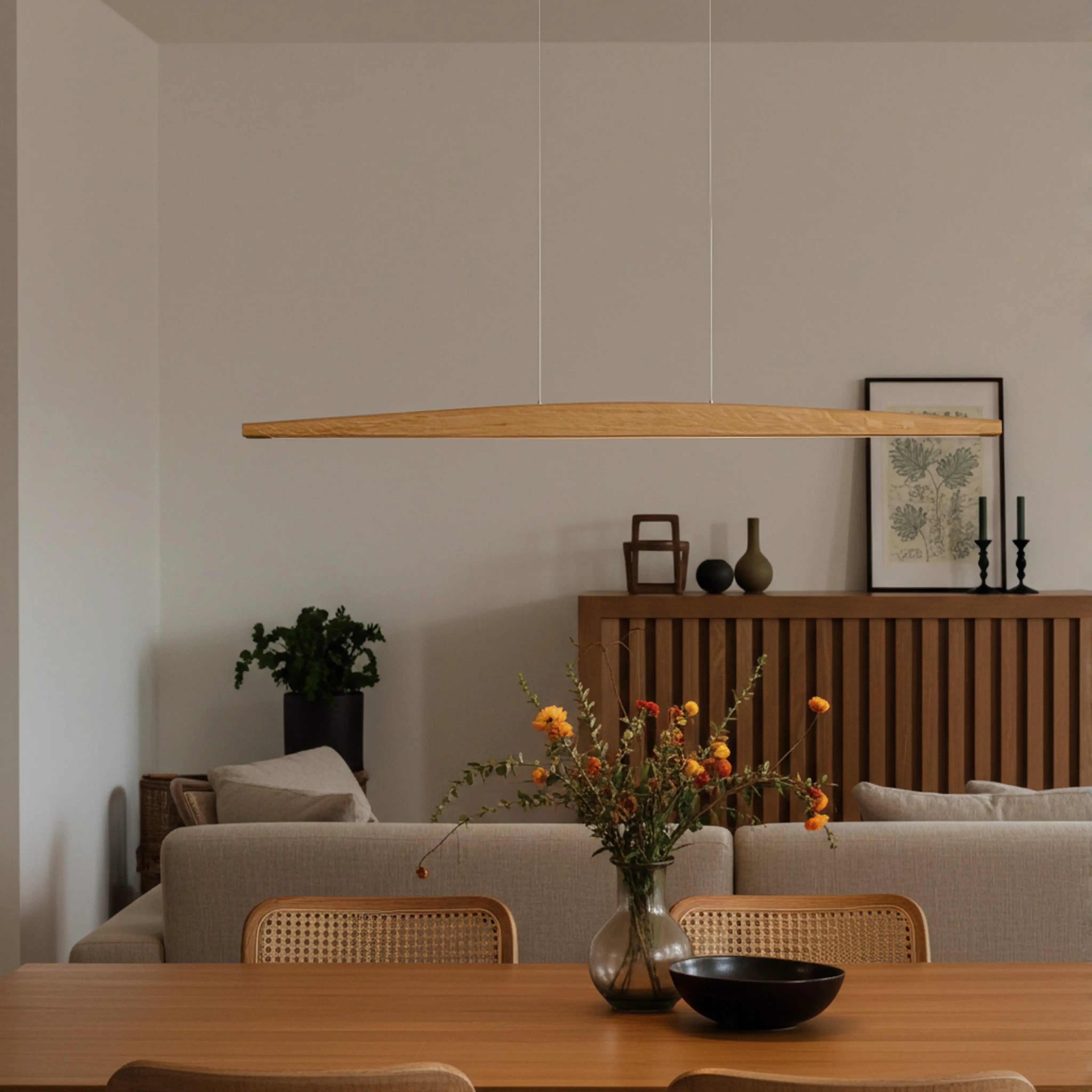 Nachhaltige Massivholzlampe – stilvolle Pendelleuchte mit intelligenter Dimmfunktion und Smart-Home-Steuerung