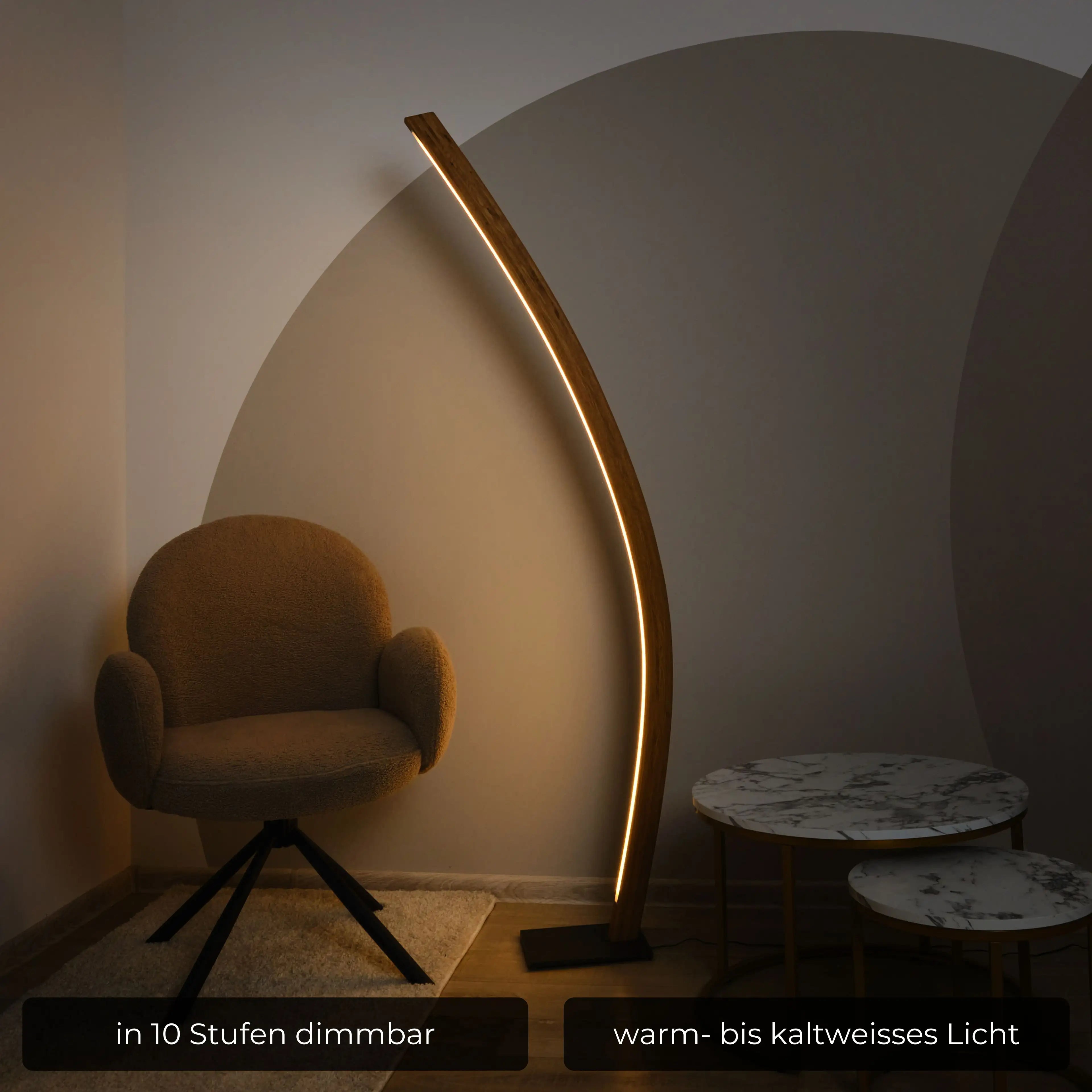 Exklusive Holzlampe mit einzigartiger Maserung – per Fernbedienung dimmbar.