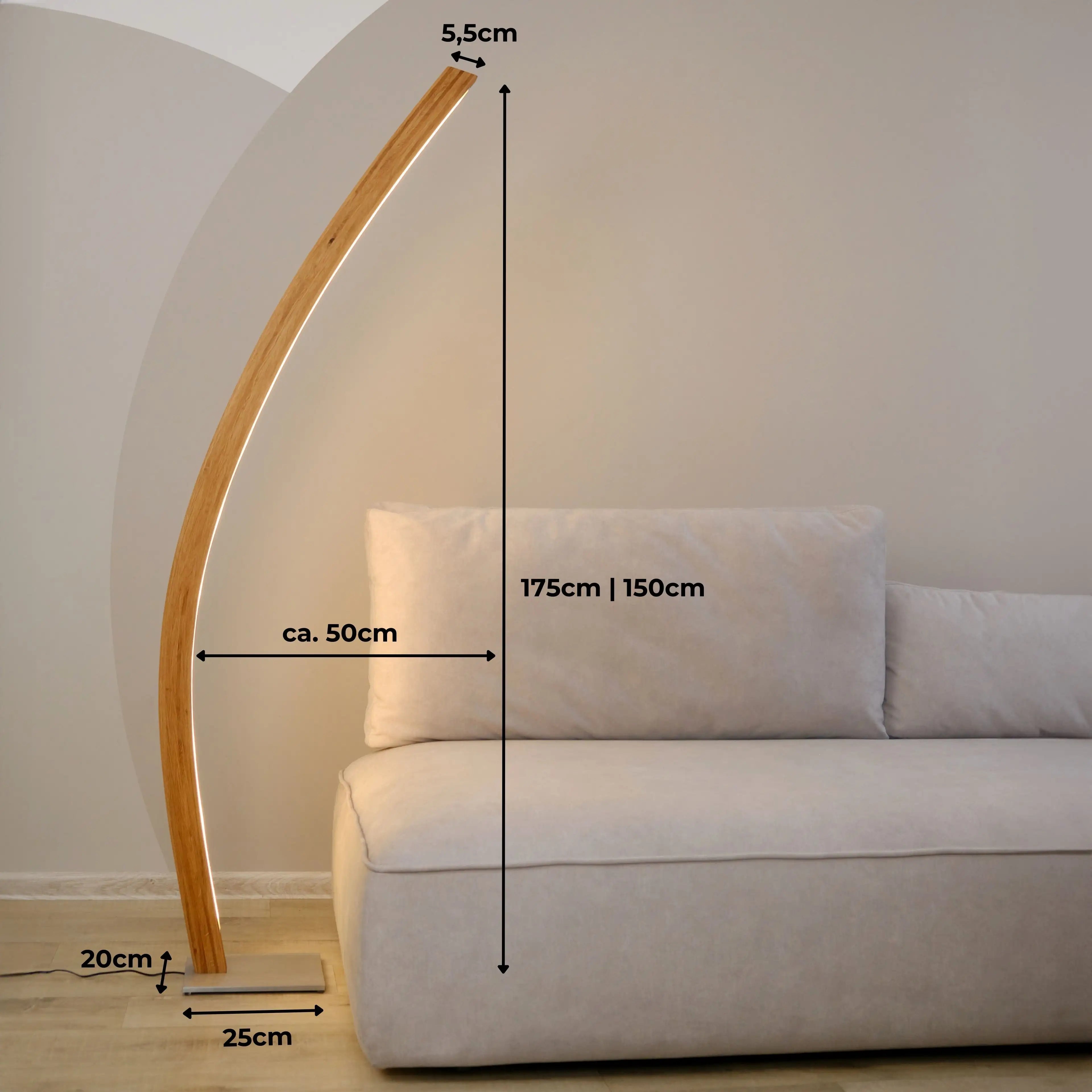 Moderne Stehlampe aus echtem Holz mit eleganter Form und stufenloser Dimmfunktion.