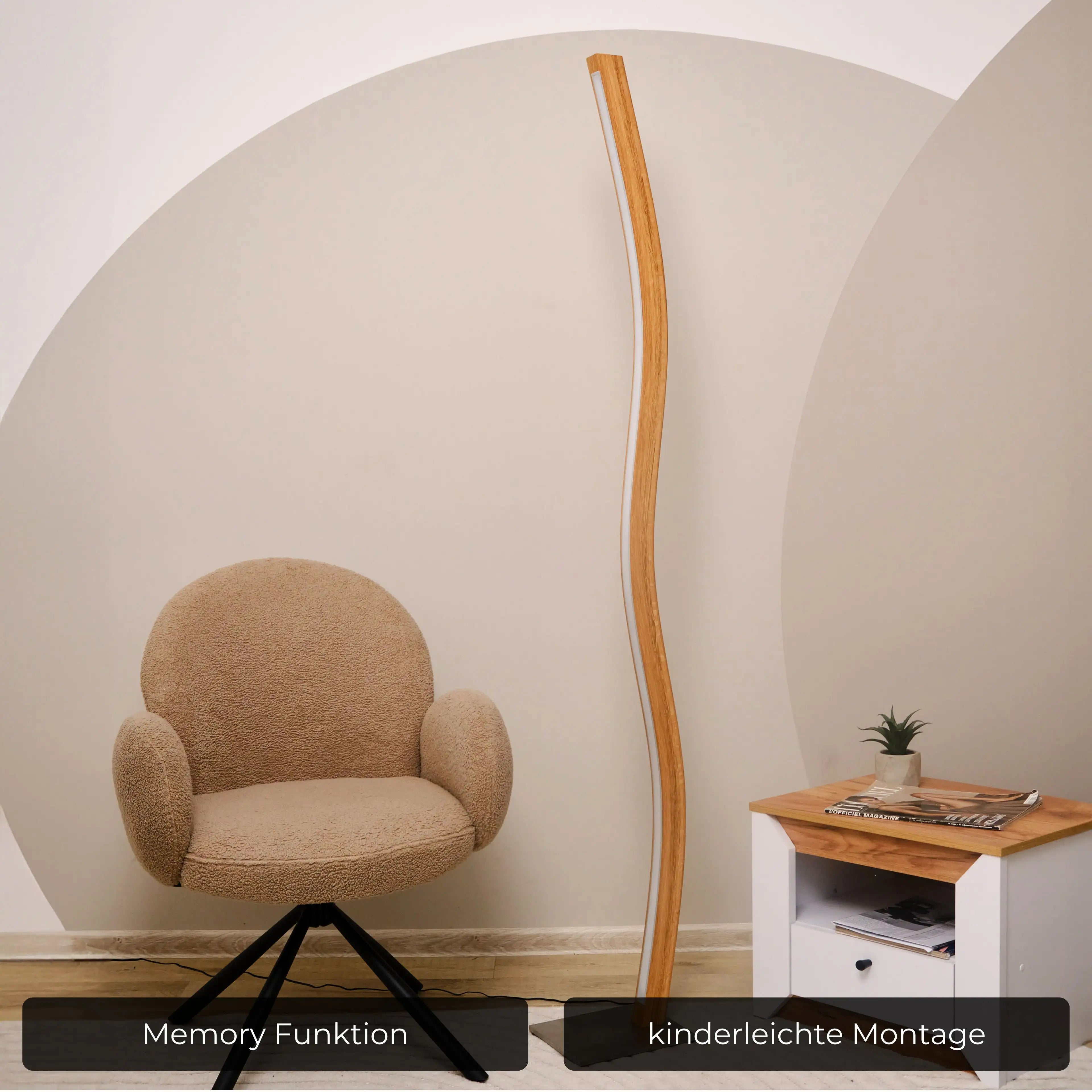 Exquisite Holz-Stehlampe mit klaren Linien und smarter Beleuchtungstechnik.