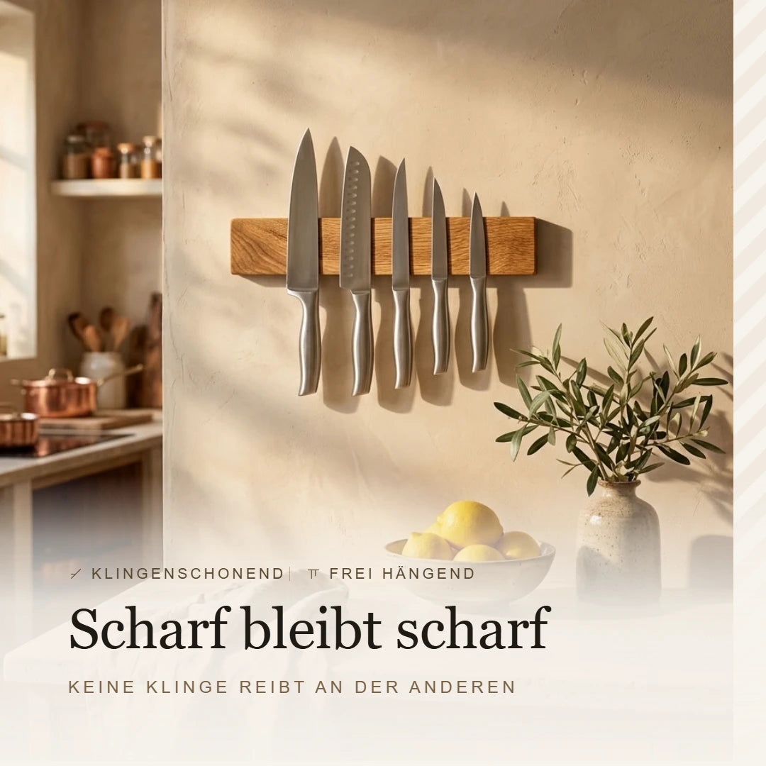 Küchenmesser hängen frei und einzeln am magnetischen Holz-Messerhalter, Klingen berühren sich nicht