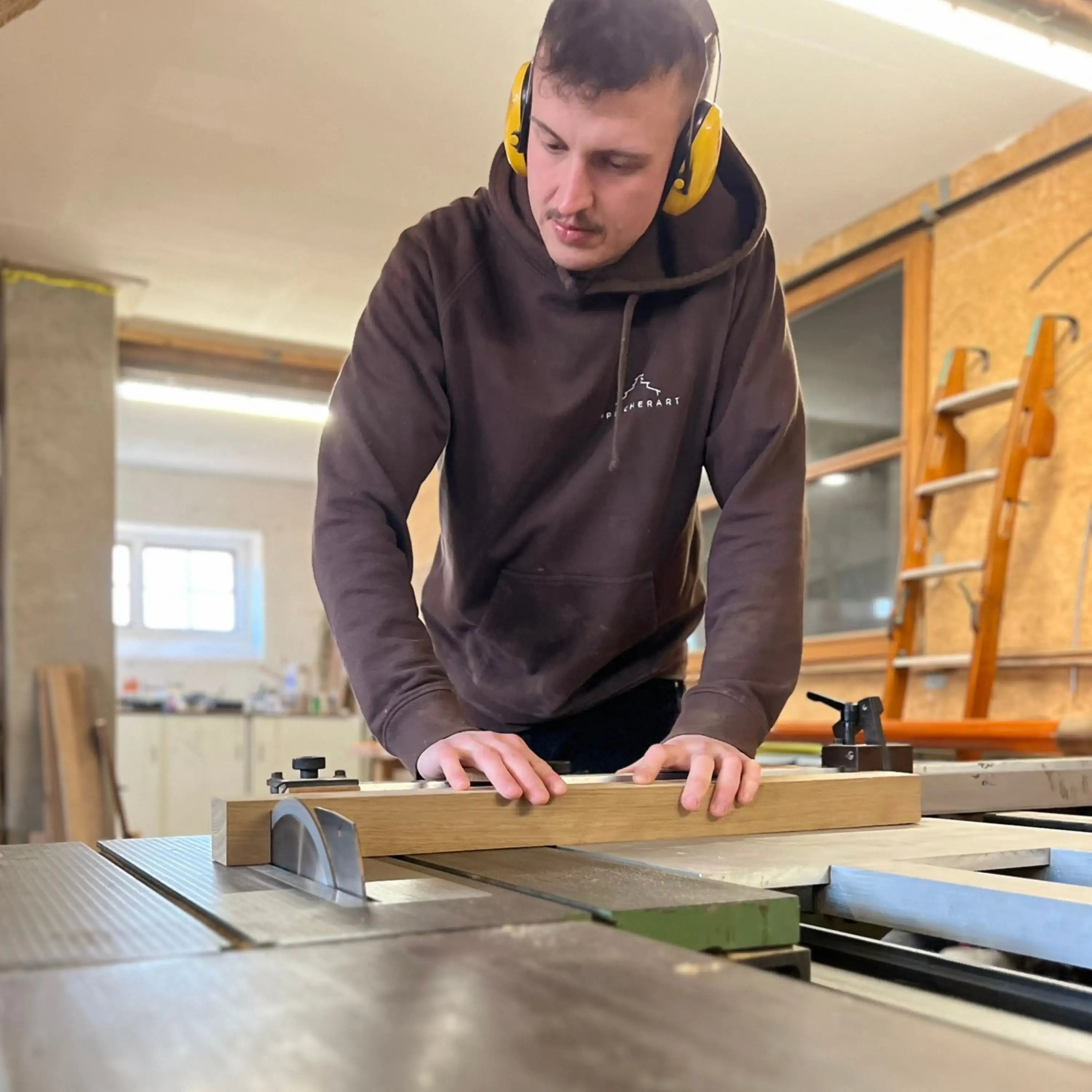 Jedes Wohnaccessoire ein Unikat- jedes Stück Massivholz wird nur von uns bearbeitet