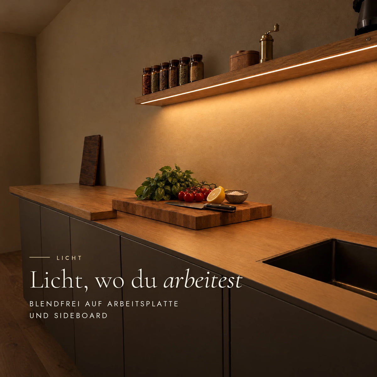 Levia Wandboard beleuchtet die Arbeitsplatte blendfrei mit warmem Licht