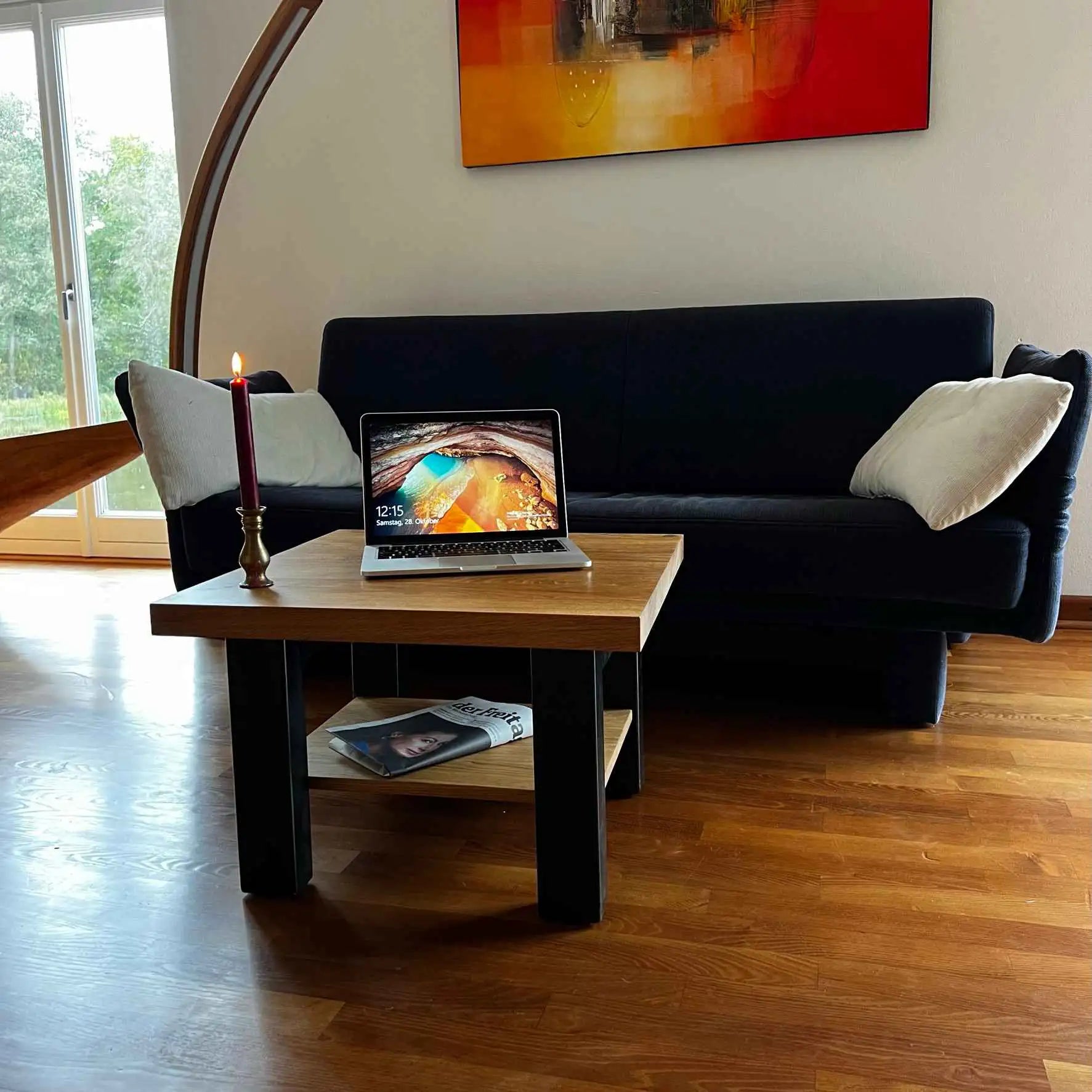 Unser Massivholz-Couchtisch ist mehr als Möbel – es ist ein Ausdruck von Qualität, Nachhaltigkeit und zeitlosem Design.