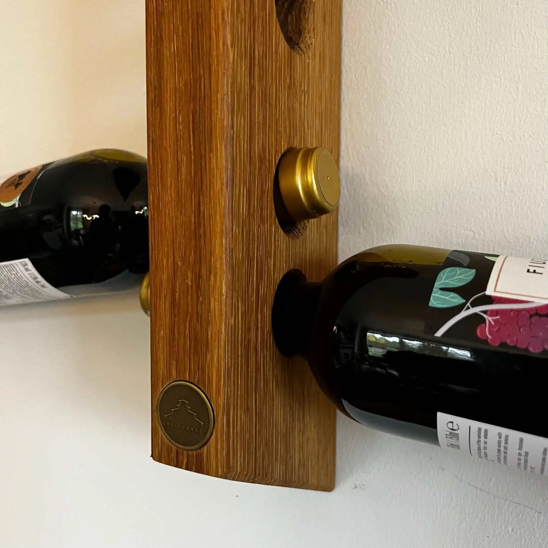 Flaschenregal aus Holz: Deine Weinsammlung verdient ein elegantes Zuhause.