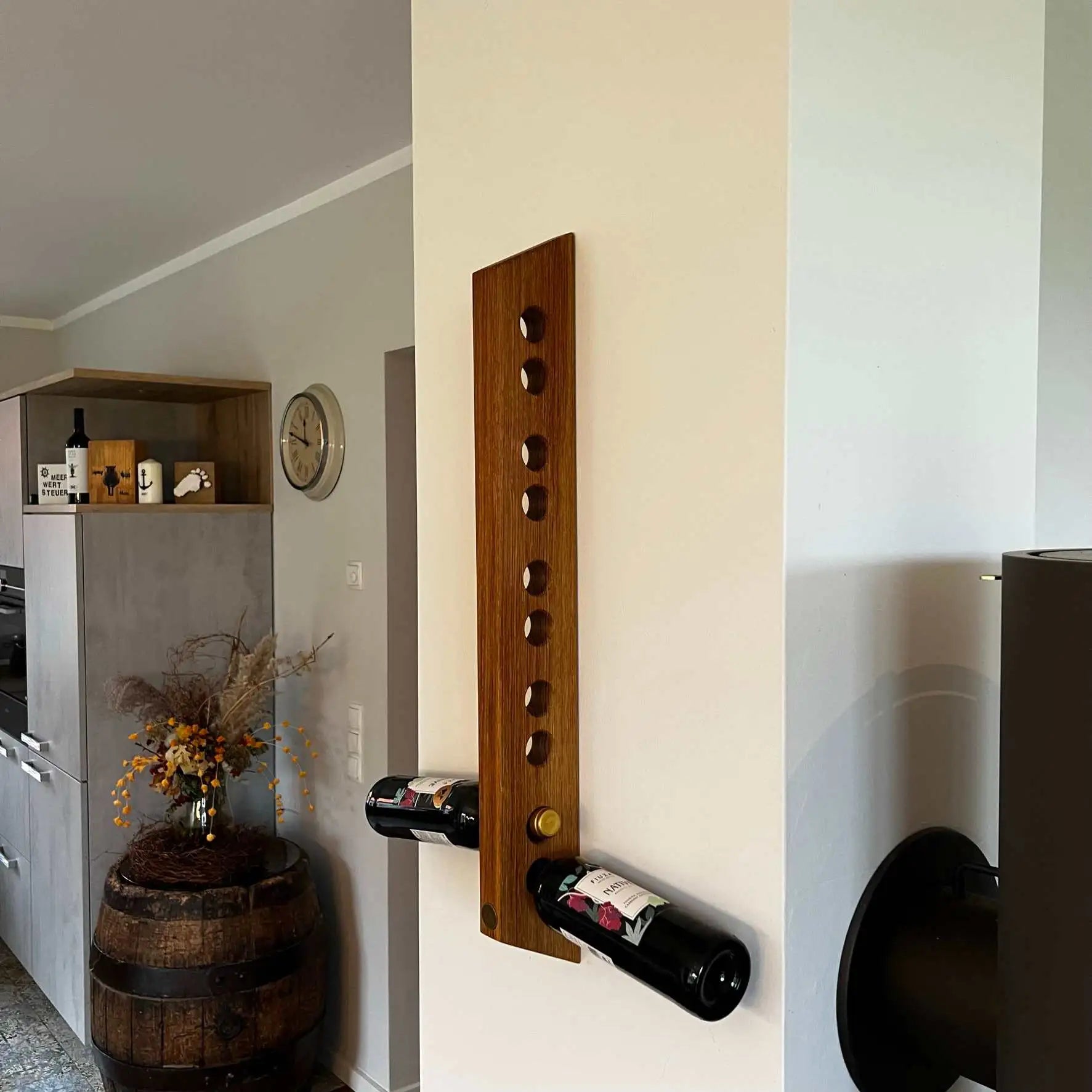 Weinregal aus massivem Holz: Stilvolle Aufbewahrung für deine Weinflaschen.
