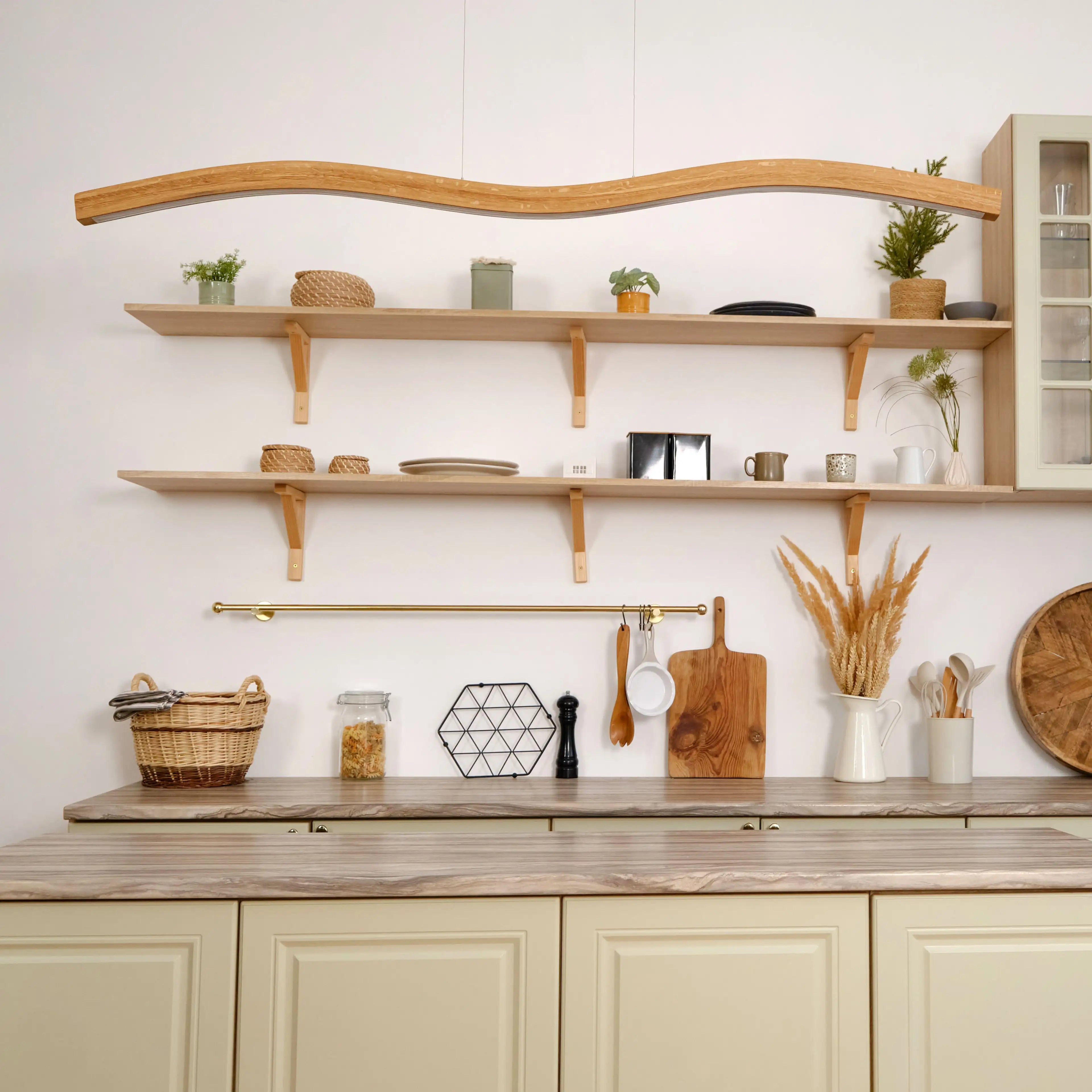 Minimalistische Pendelleuchte aus Massivholz – stilvoll, schlicht und zeitlos
