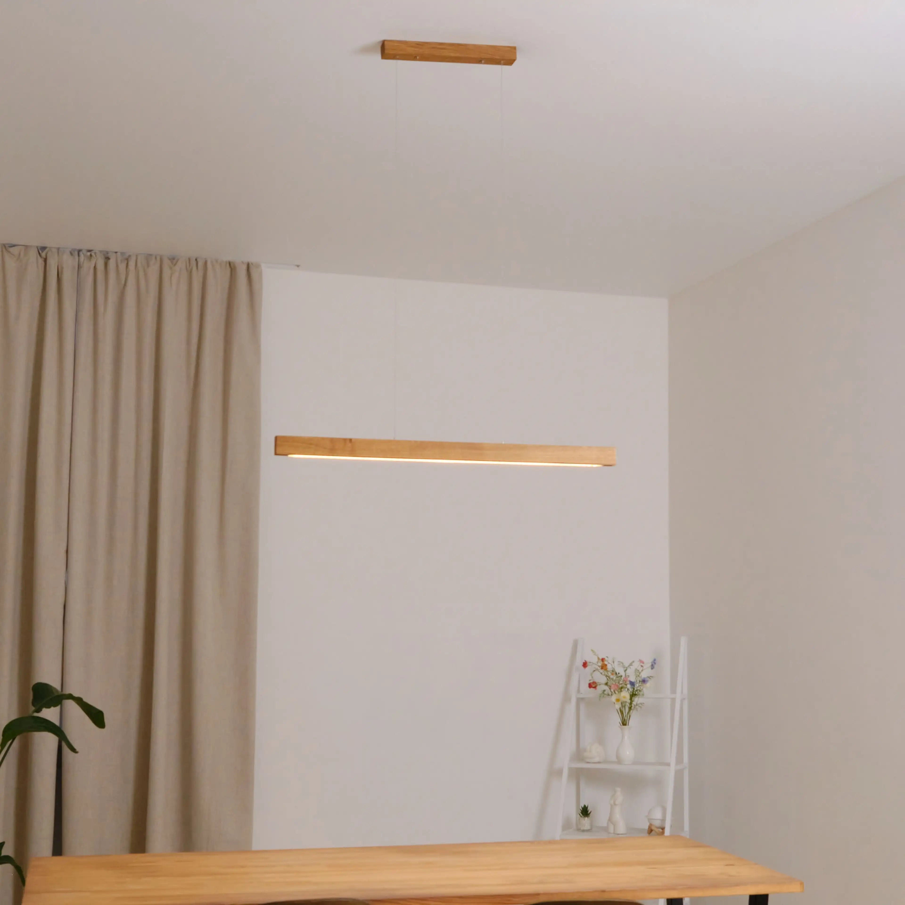 Smarte LED-Pendelleuchte für Büro & Homeoffice – stilvoll, dimmbar & steuerbar mit Alexa & Google Home.
