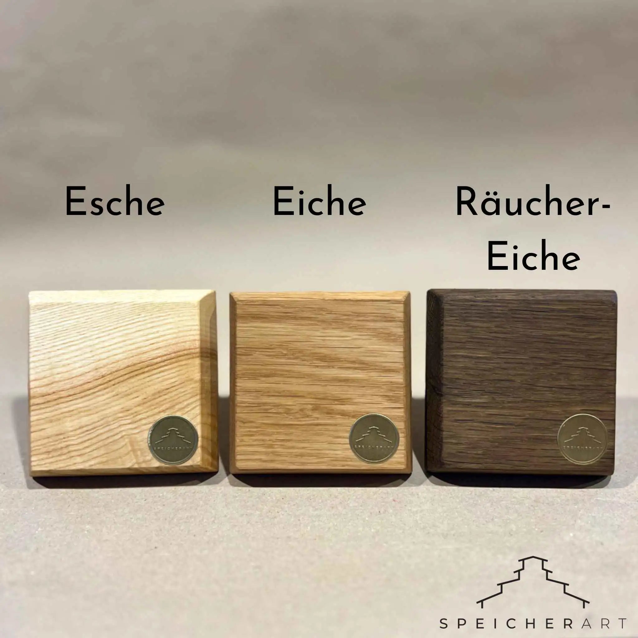 Platzsparende Lösung: Optimiere deine Schlüsselorganisation mit dem platzsparenden 4er Set Massivholz-Schlüsselbretter.