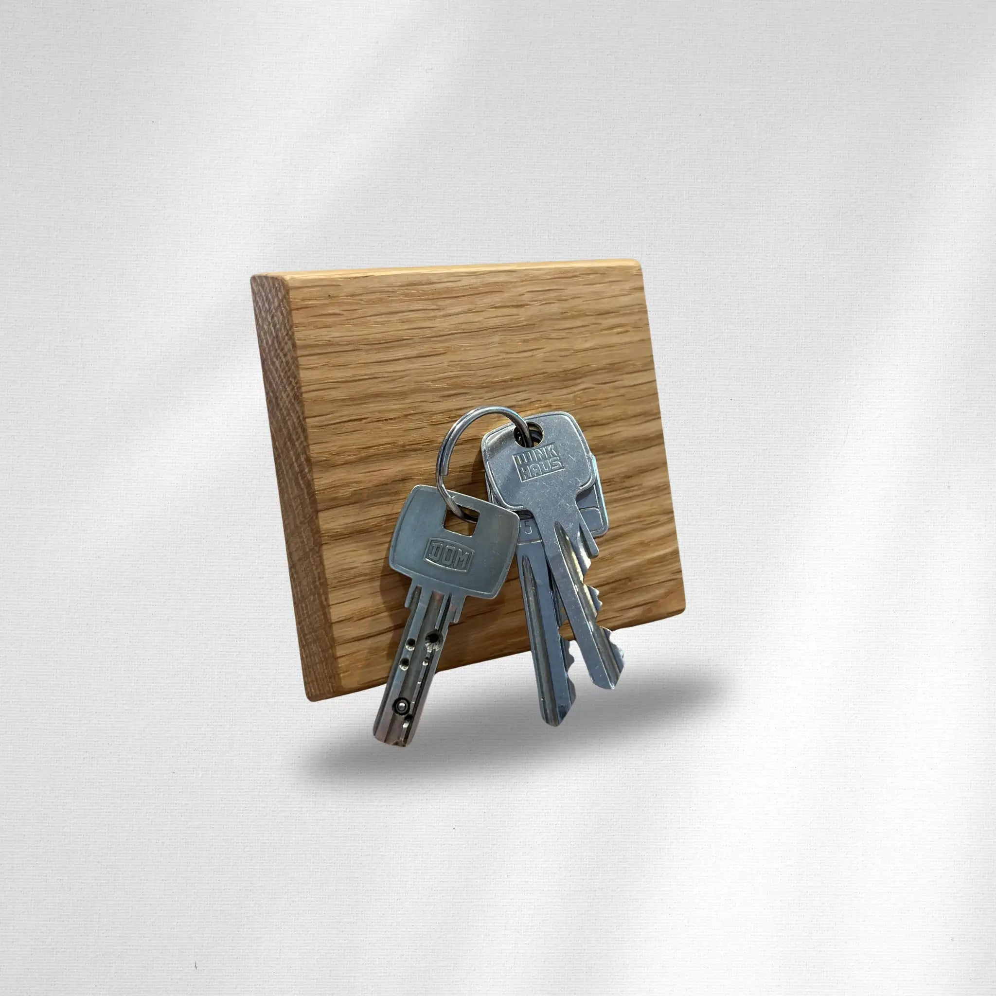 Schlüsselbrett magnetisch Ima vor weißem Hintergrund