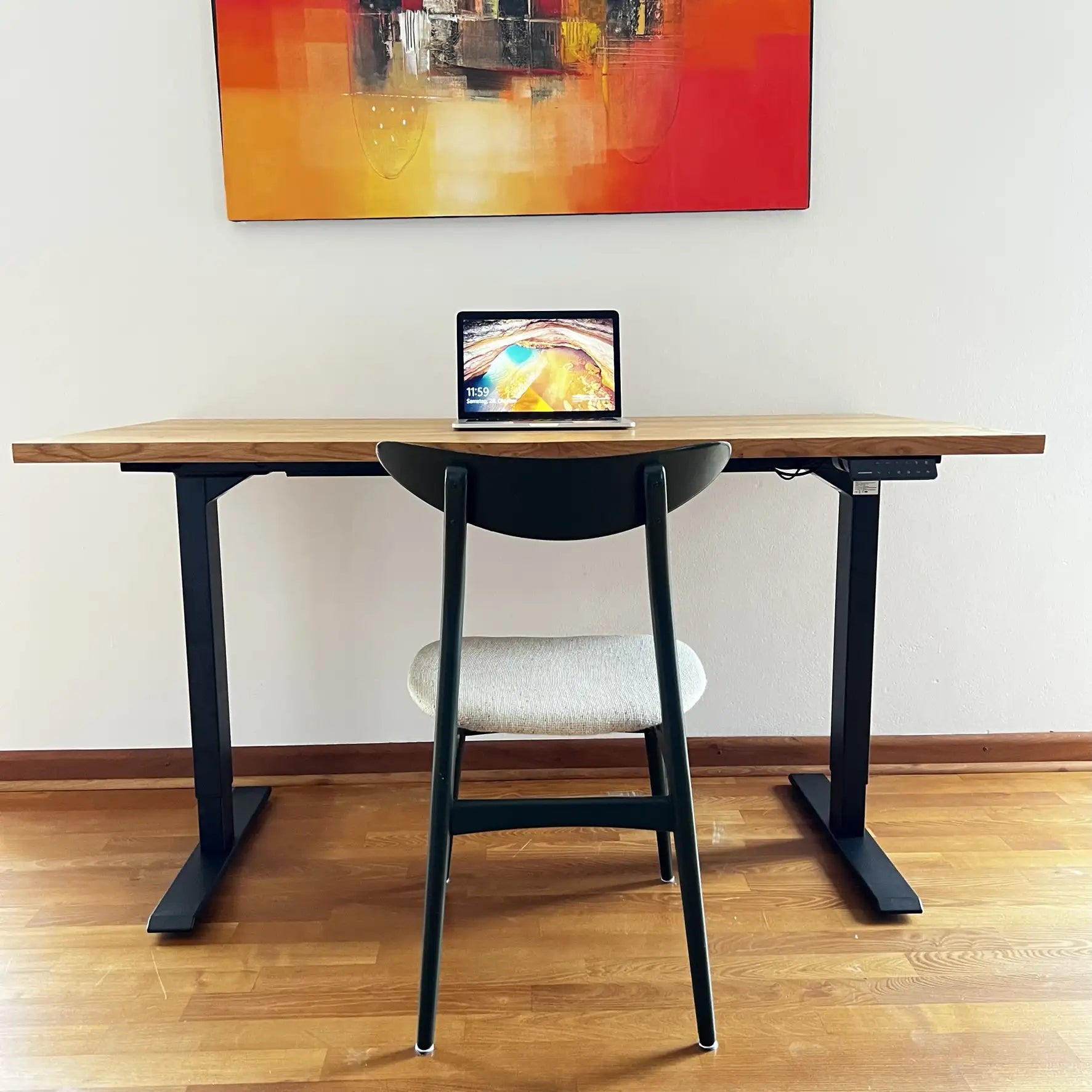 Ein Schreibtisch, der nicht nur Ihren Arbeitsbedürfnissen gerecht wird, sondern auch Ihren Raum verschönert.