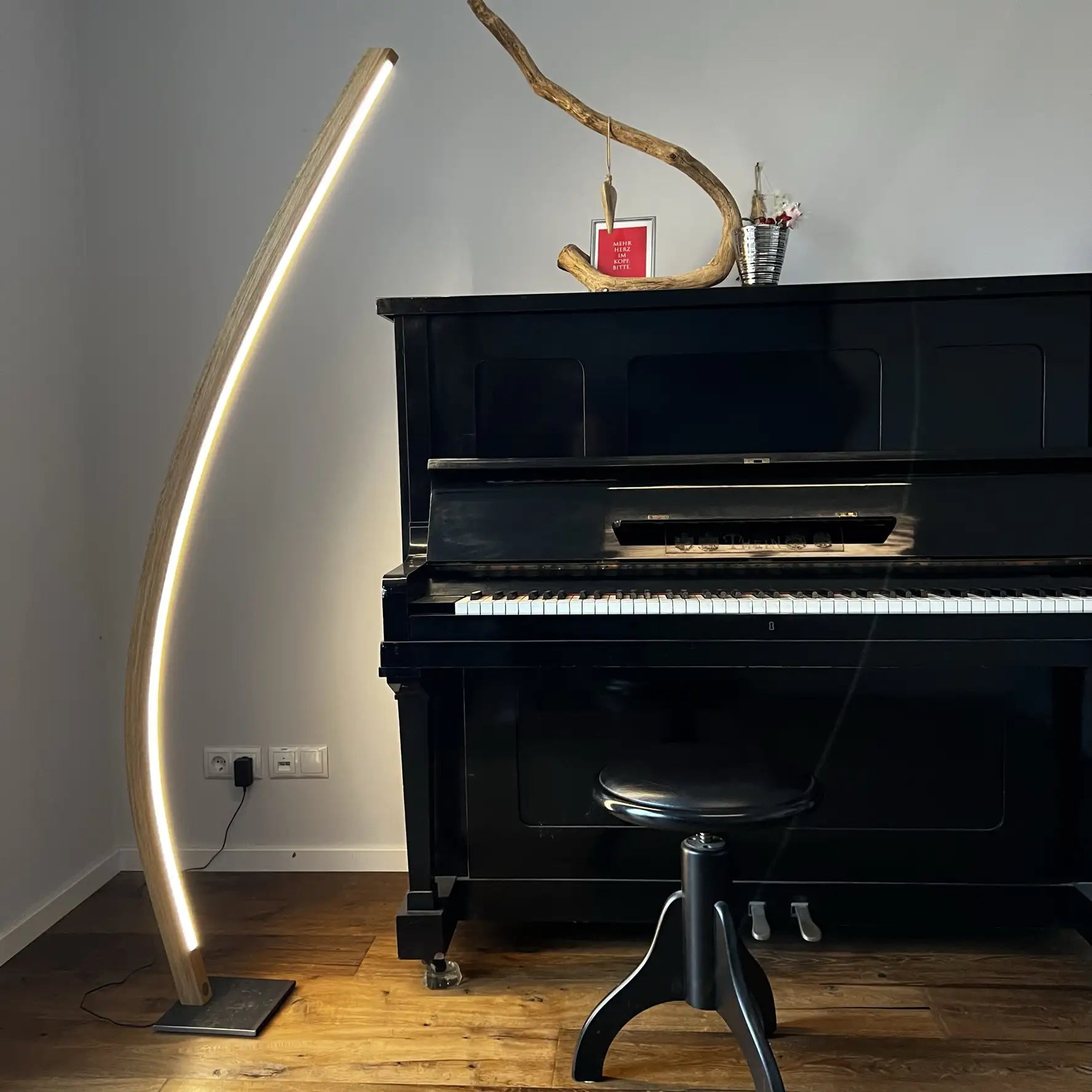 Wooden floor lamp, curved LED light - Candor