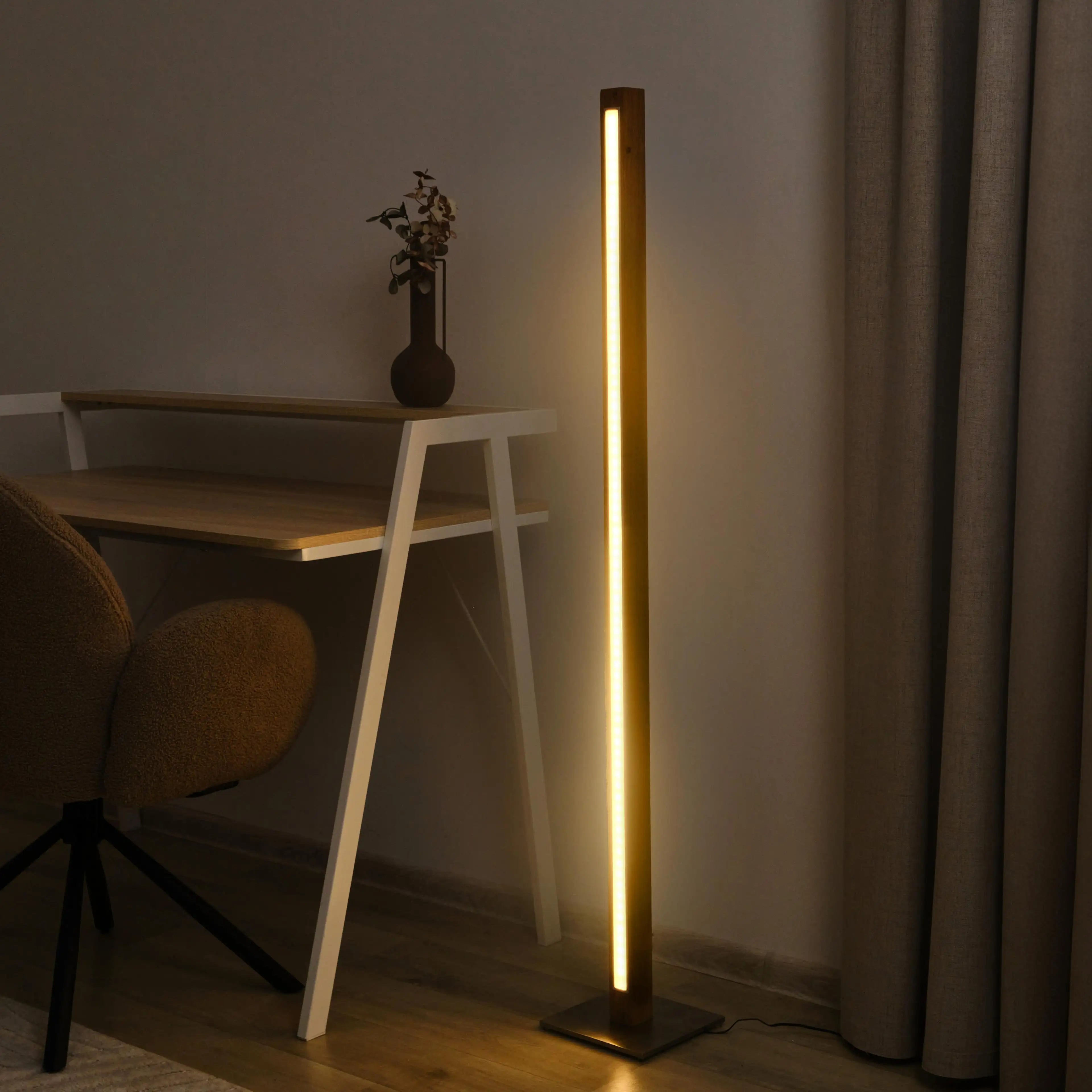 Stimmungsvolle Holzlampe mit natürlicher Maserung – steuerbar per Fernbedienung.
