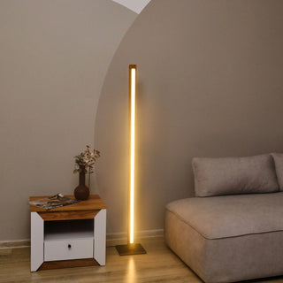 Hochwertige Massivholz-Stehlampe – modernes Design trifft auf handwerkliche Perfektion.