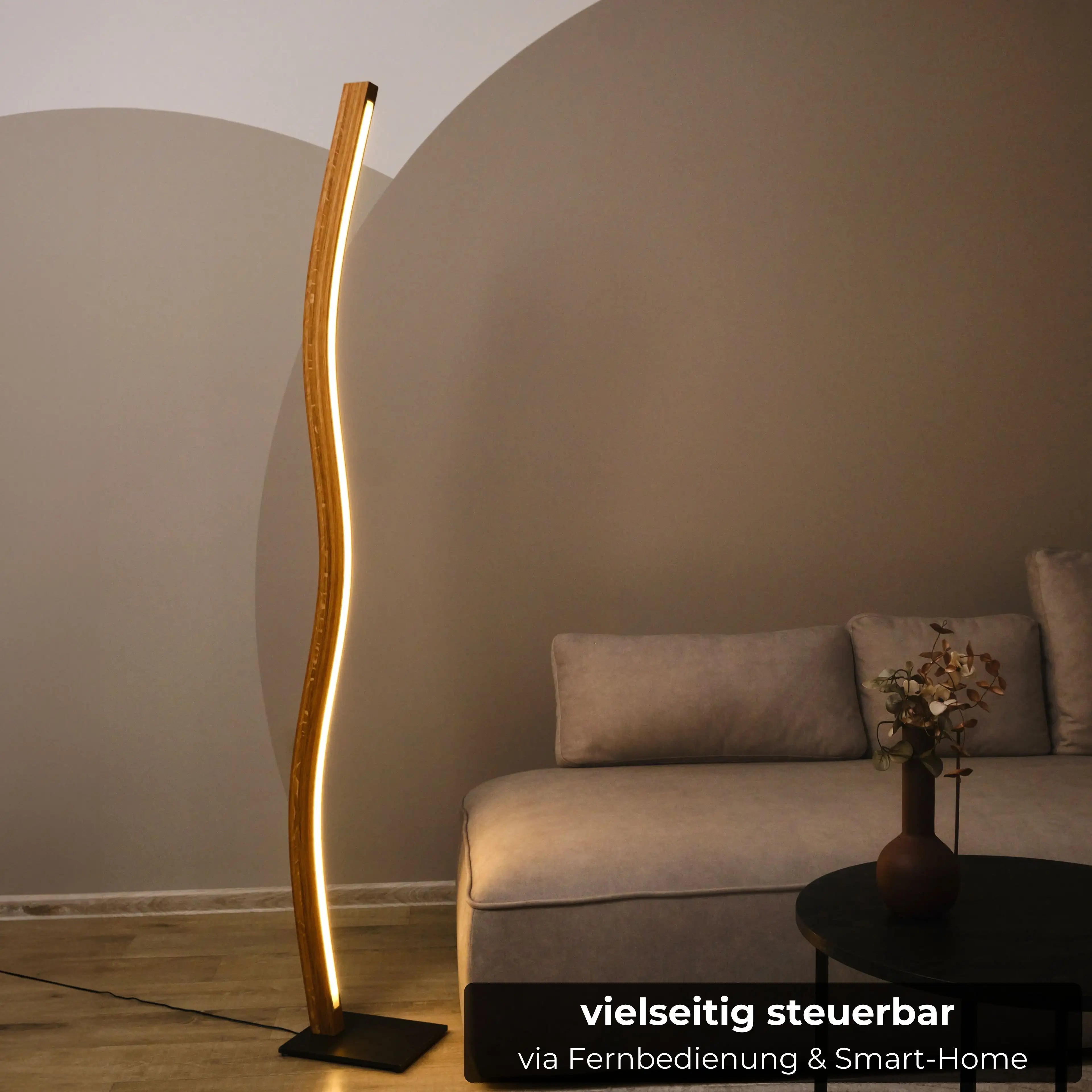 Edle Eichenholz-Stehlampe mit LED-Dimmfunktion und stilvollem Design.
