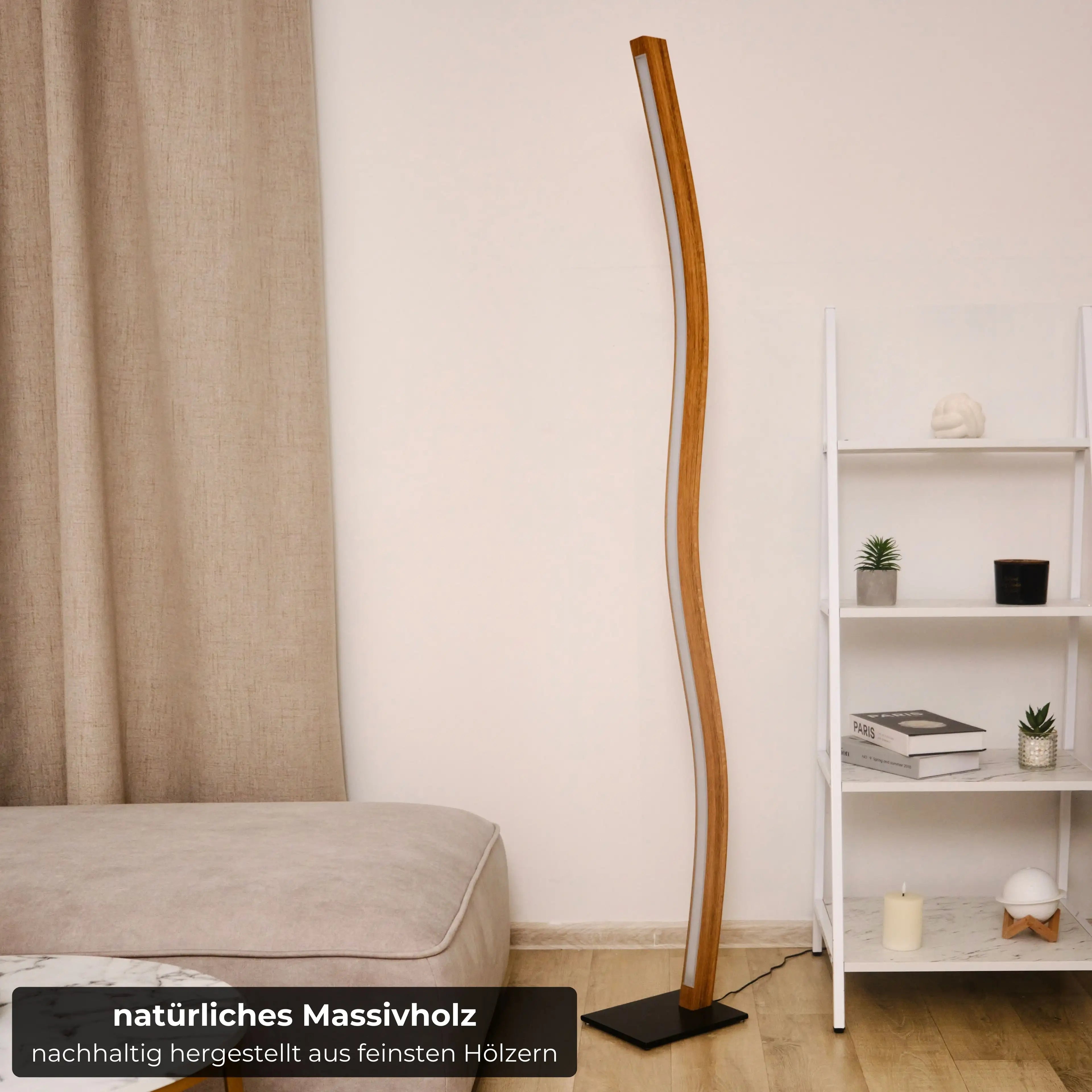 Individuell gefertigte Stehlampe aus Massivholz – dimmbar und modern.
