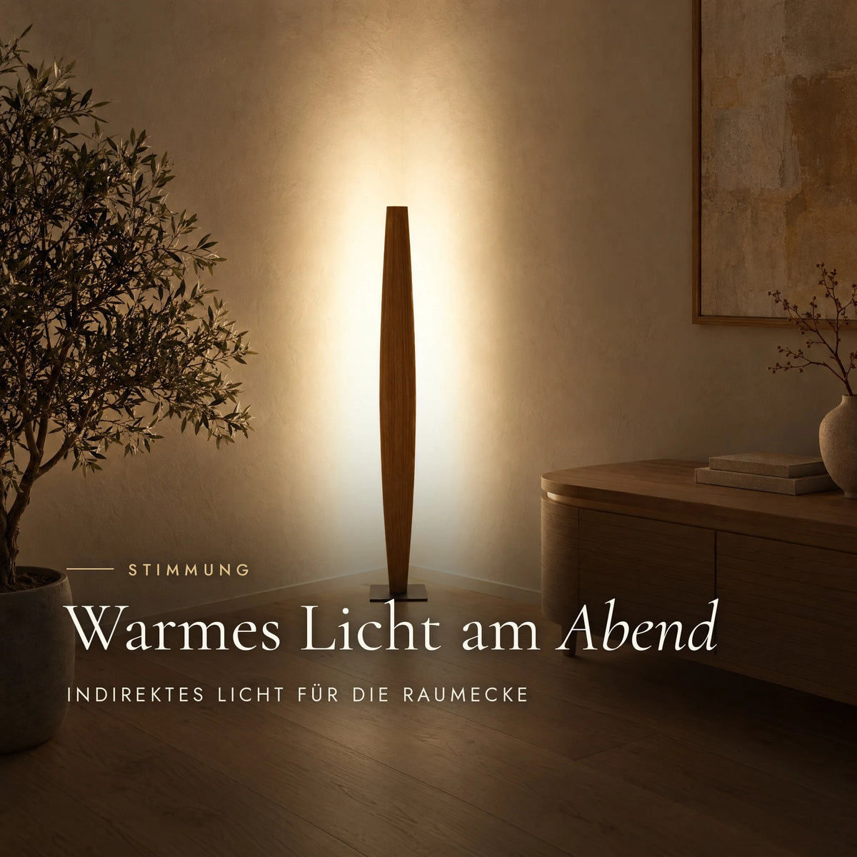 Stella floor lamp with warm indirect light in the living room corner in the evening
