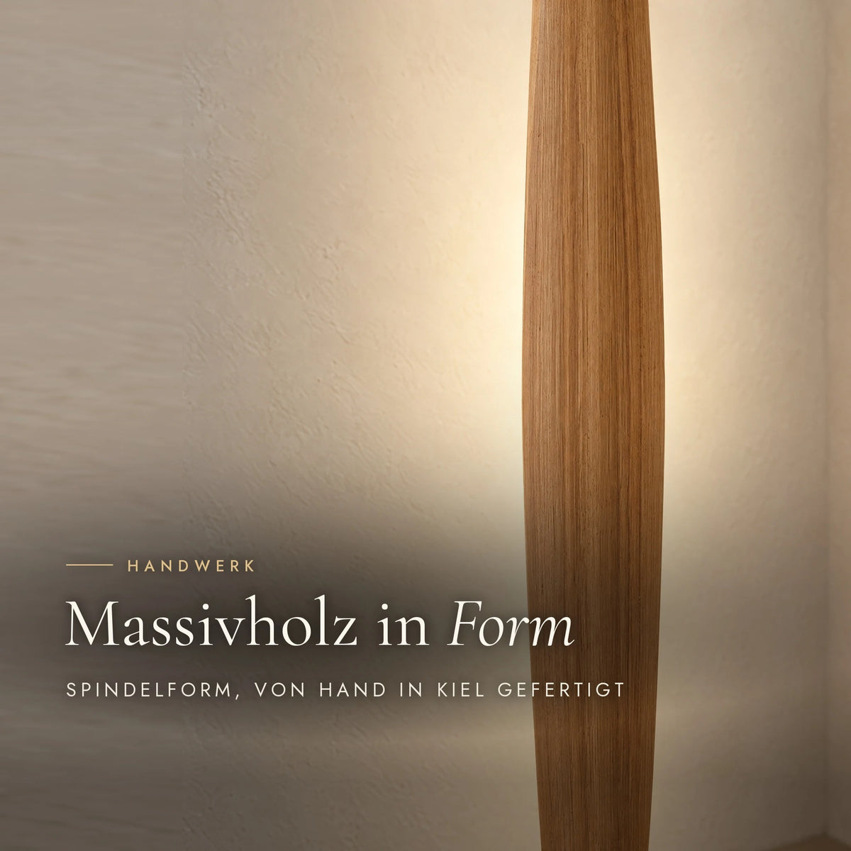 Stella floor lamp: spindle shape in solid oak in detail