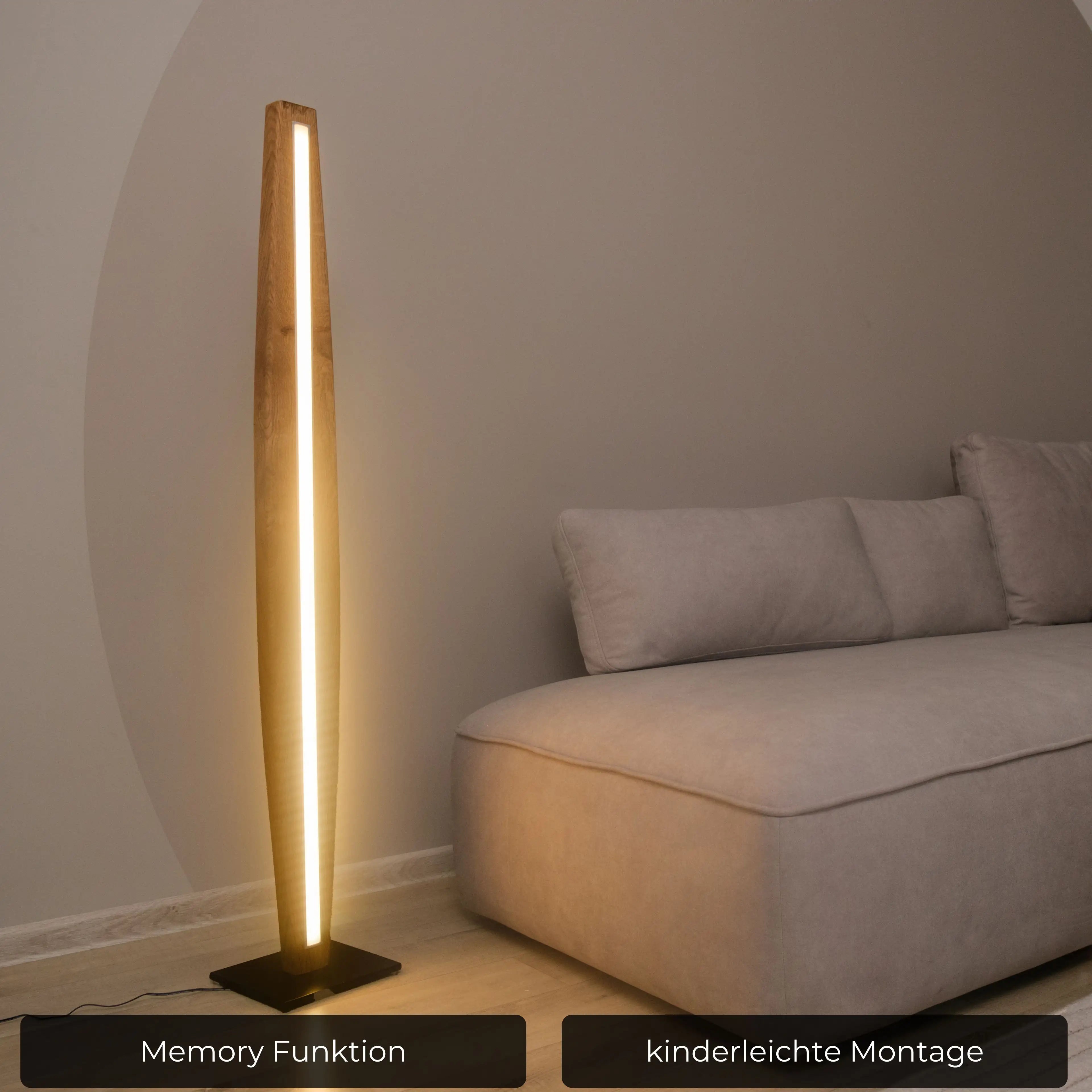 Rustikale Stehlampe aus massivem Holz mit stufenloser Dimmfunktion für perfektes Ambiente.
