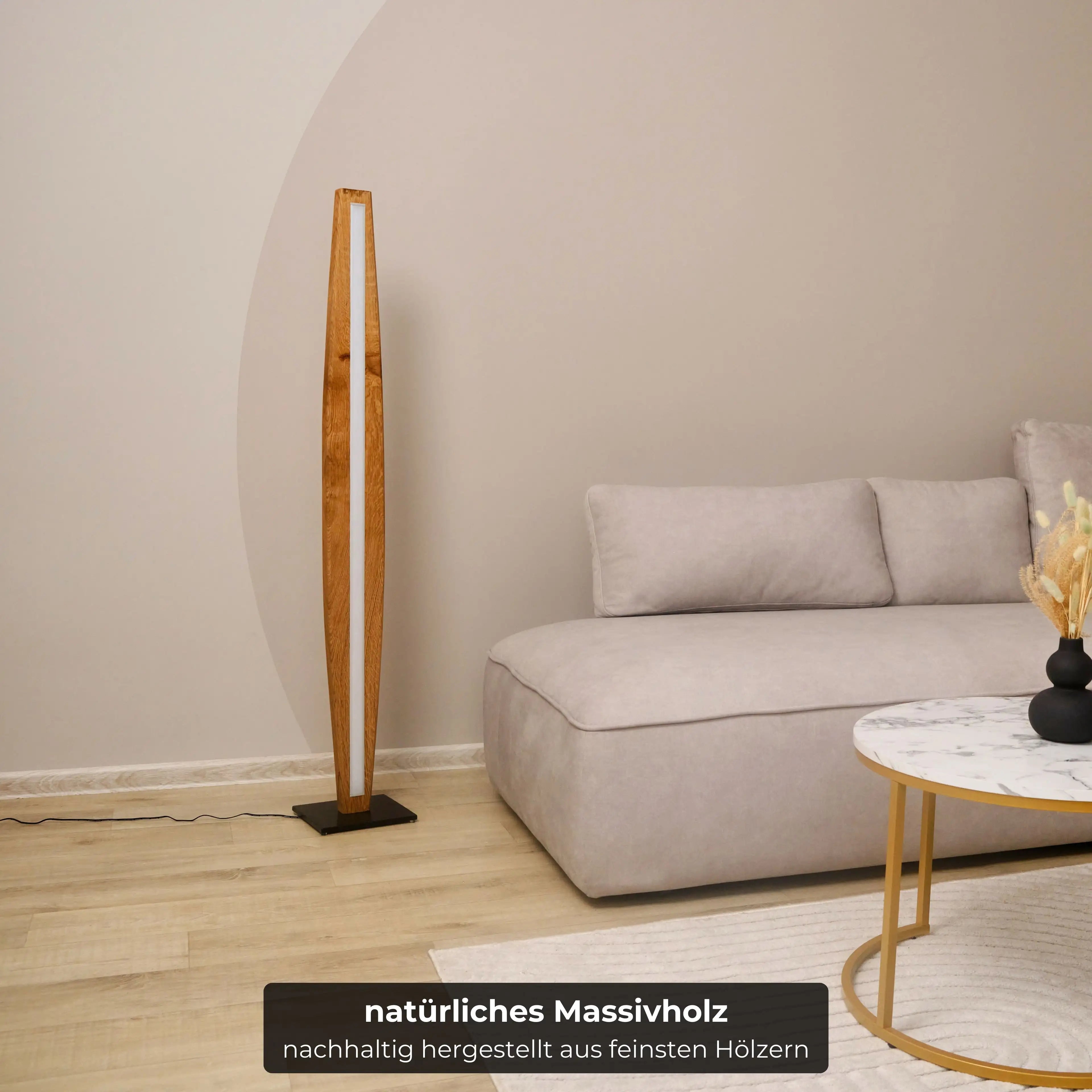Exklusive Designer-Stehlampe aus Echtholz mit smarter Lichtsteuerung.
