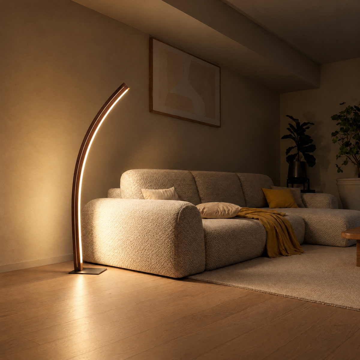 Solara Meridian aus Walnuss mit Ahornlinie, eingeschaltet am Abend neben einem hellen Sofa