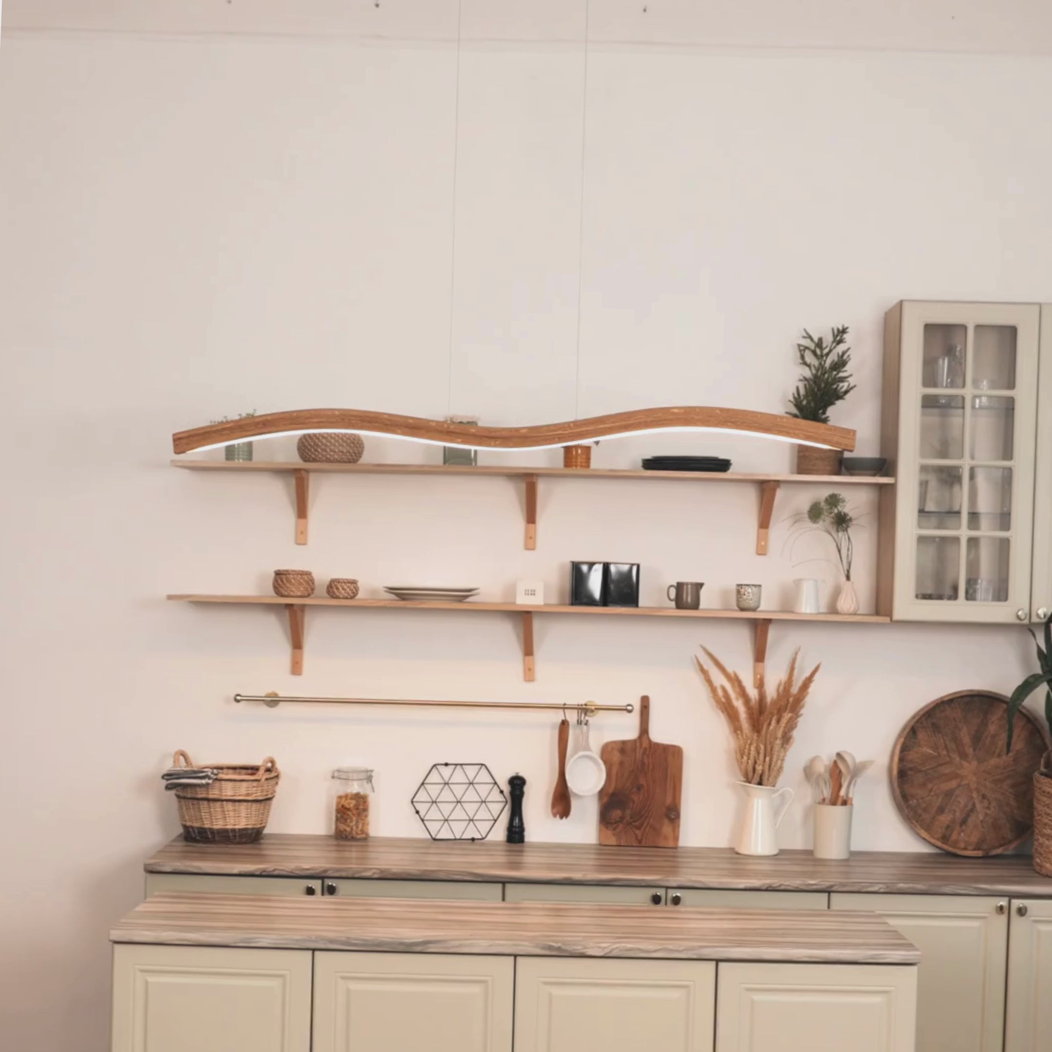Hochwertige Holz-Pendelleuchte mit schlichter Aufhängung – Natur trifft Design
