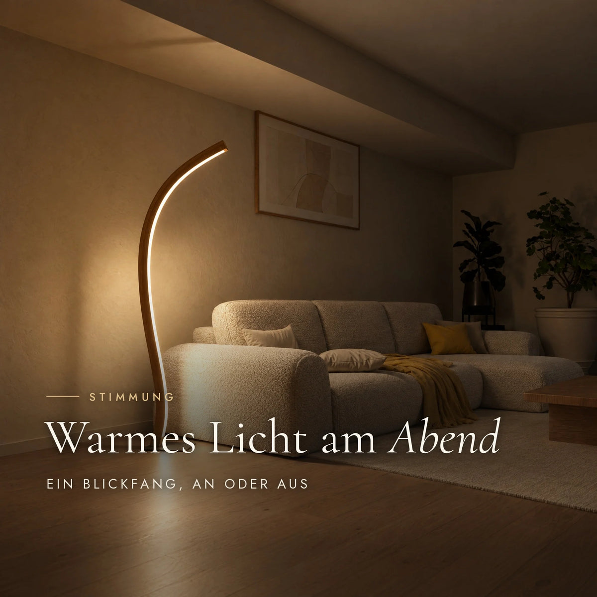Fulgor floor lamp in the evening: warm light from the curved wooden body next to the sofa