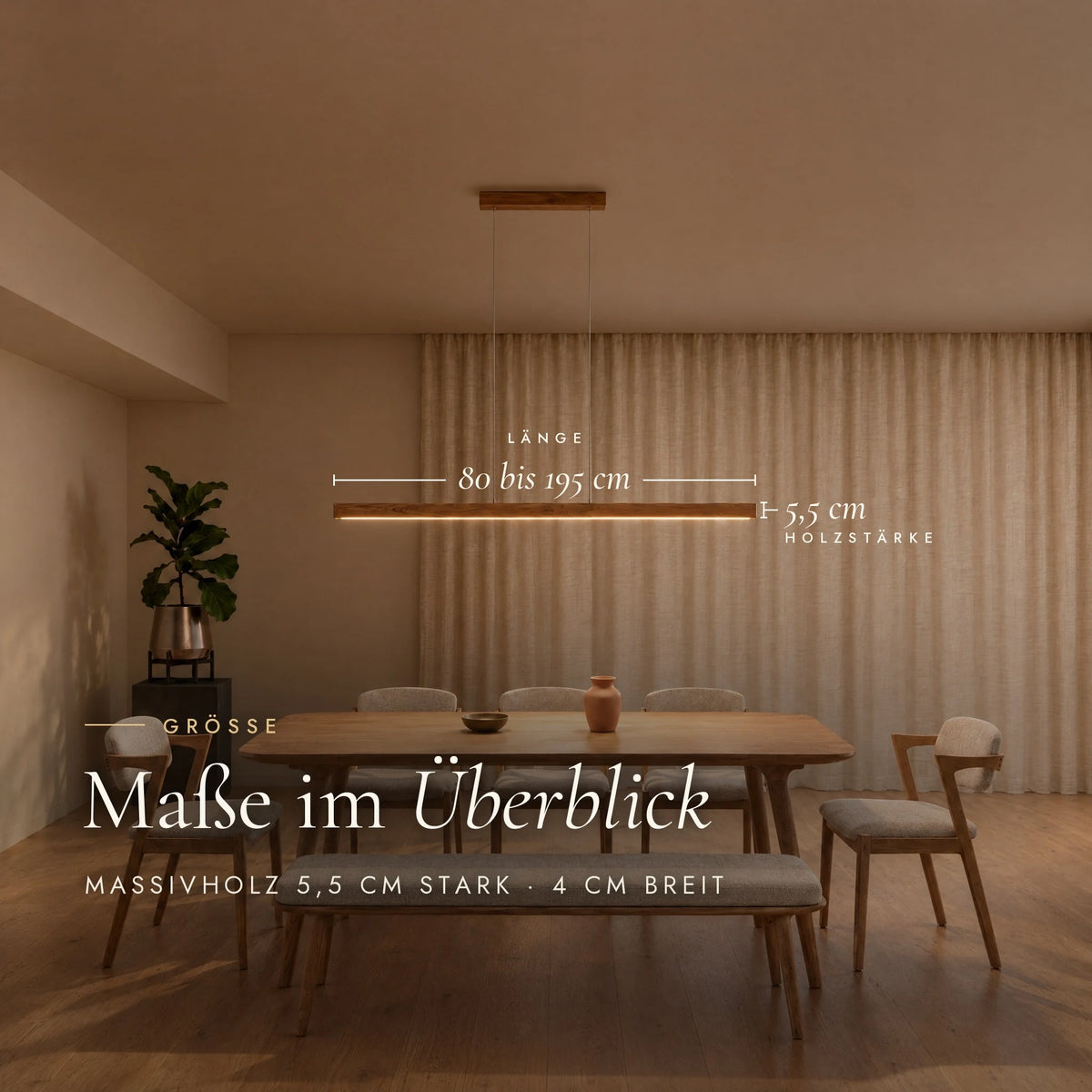 Maße der Pendelleuchte Tara: Länge 80 bis 195 cm, Holzstärke 5,5 cm, Breite 4 cm, gezeigt über einem Esstisch